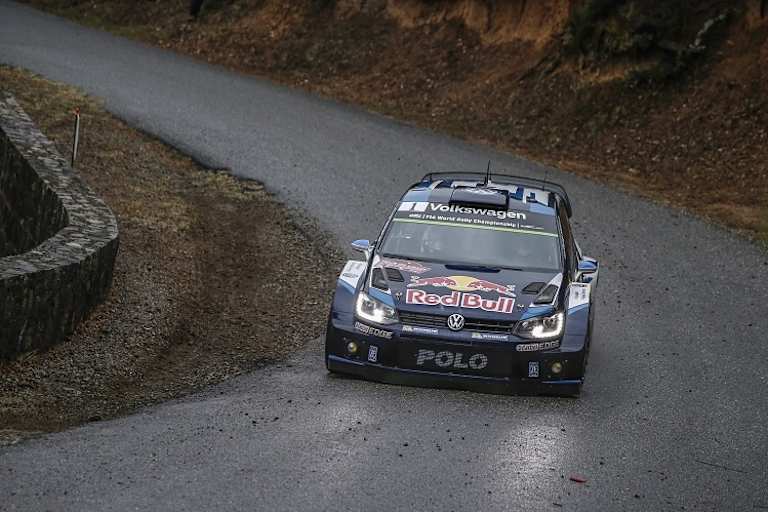 Sébastien Ogier auf nasser Korsika-Piste