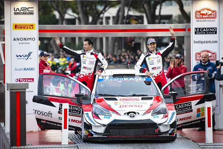 Julien Ingrassia und Sébastien Ogier (re.) im Ziel