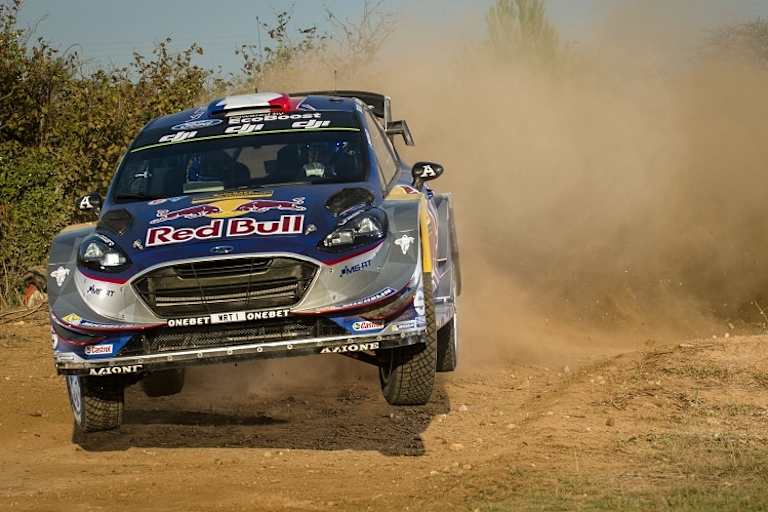 Tabellenführer Sébastien Ogier auf dem Ehrenrang