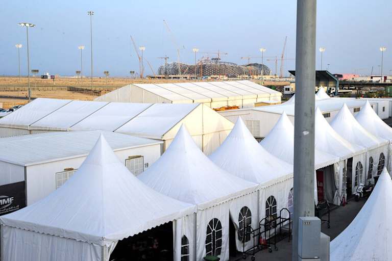 Katar-GP 2014: Wenn die Scheichs genug zahlen, wird auch in der Wüste gefahren