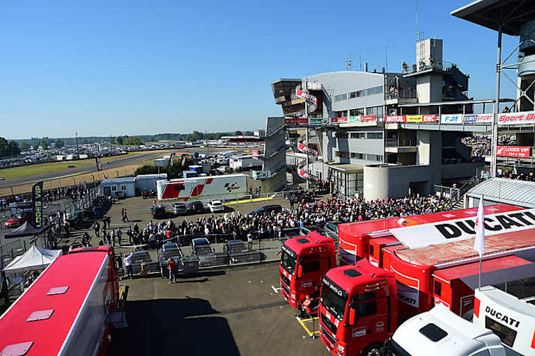 Das Fahrerlager in Le Mans