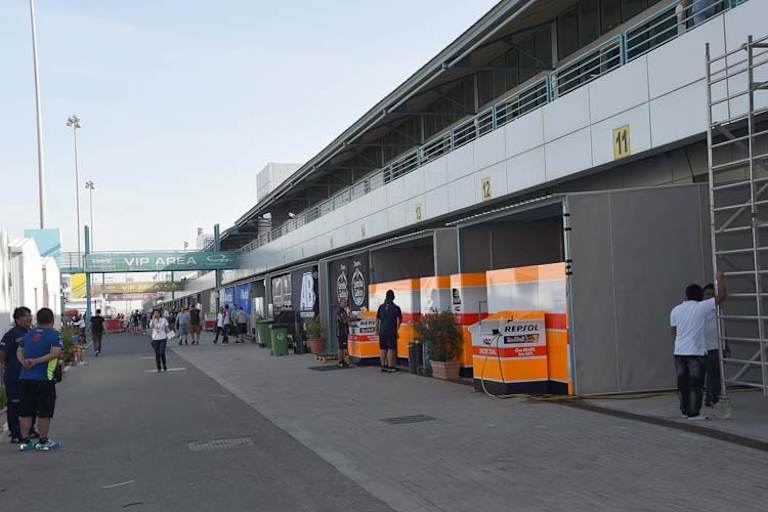Der GP-Paddock in Katar bei Tag