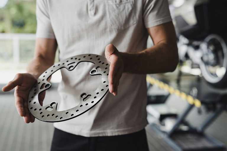 Freie Werkstätten können über partslink24 Ersatzteile für BMW-Motorräder bestellen