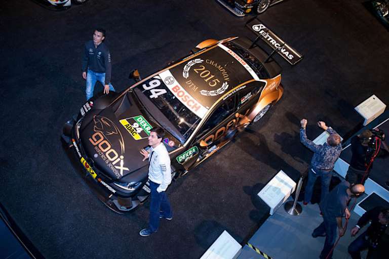 Pascal Wehrlein enthüllte seinen diesjährigen Dienstwagen gemeinsam mit Toto Wolff