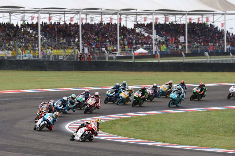 Pawi deklassierte den Rest des Moto3-Feldes