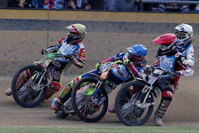 Sieger Pawlicki (blau) im Fight mit Bellego, Klindt und Pavlic