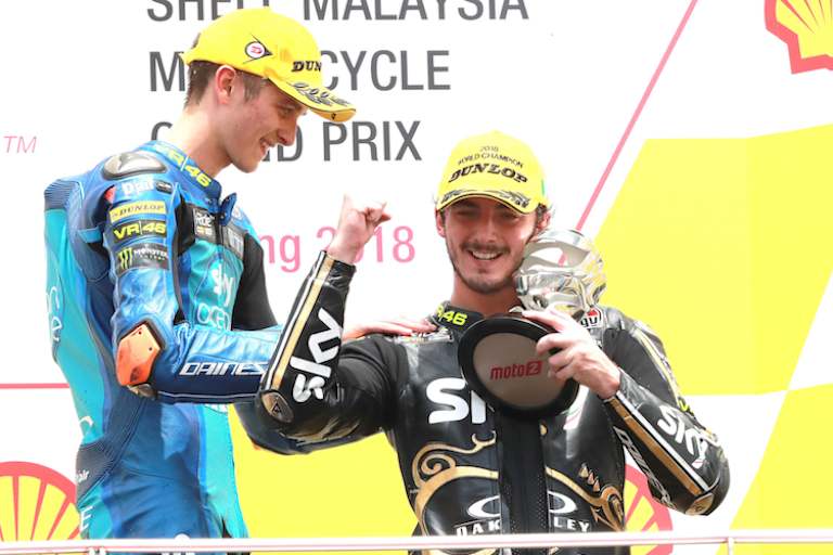 Champion Bagnaia durfte mit Sieger Luca Marini aufs Podest