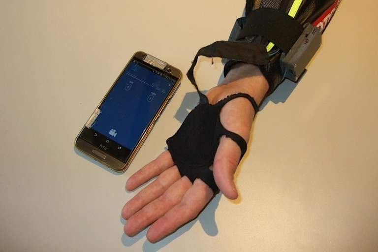 Spürt man beim Fahren nicht: Drucksensoren eingenäht in Palsaver, Sender zur Datenübertragung auf das Smarphone