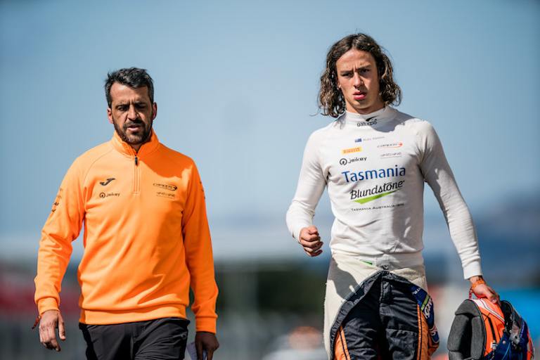 Alex Peroni (rechts)