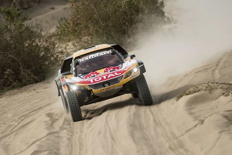 Stéphane Peterhansel baut die Führung aus