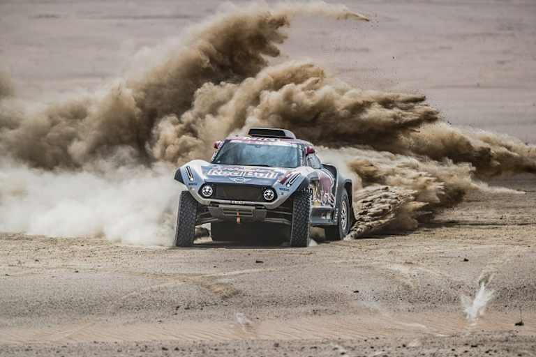 Stéphane Peterhansel hat Nasser Al-Attiyah im Visier
