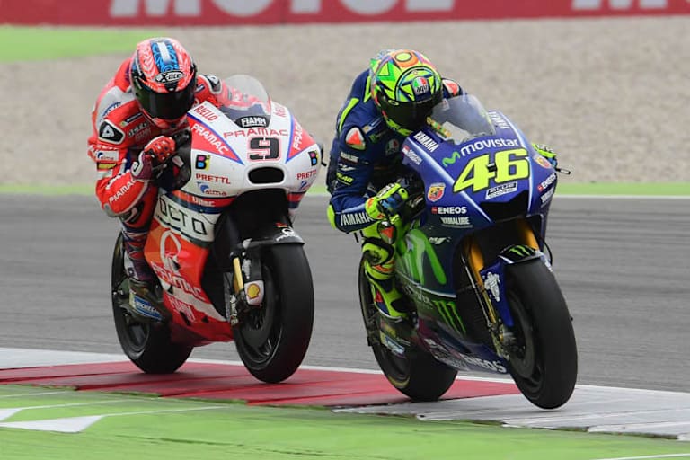 Das Duell um den Sieg in Assen: Rossi vor Petrucci