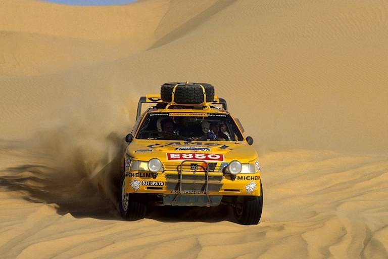 Ari Vatanen im Peugeot 406 T16