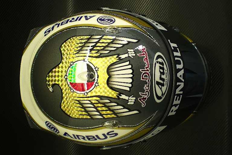 Charles Pic rückt mit diesem Helm aus