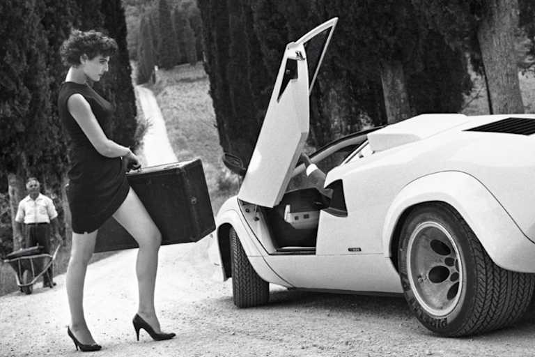 Die Fondazione Pirelli hat den Helmut-Newton-Kalender von 1968 in langer und sorgfältiger Arbeit restauriert