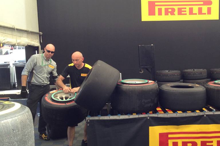 Pirelli-Rennchef Paul Hembery mit Firmenleiter Marco Tronchetti Provera