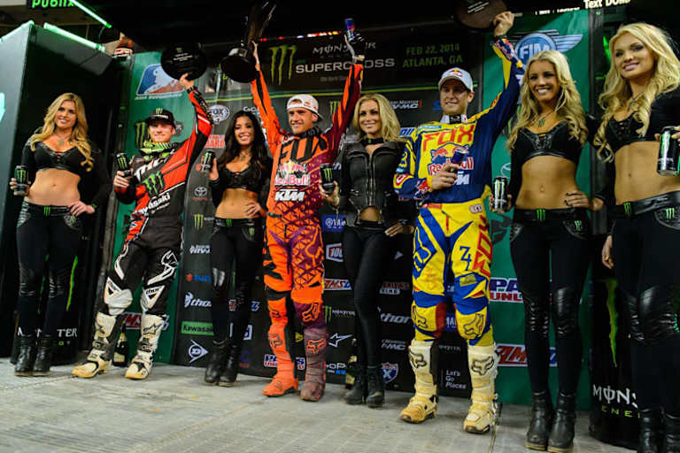 Zweiter Saisonsieg: Ken Roczen zwischen Ryan Villopoto und Ryan Dungey