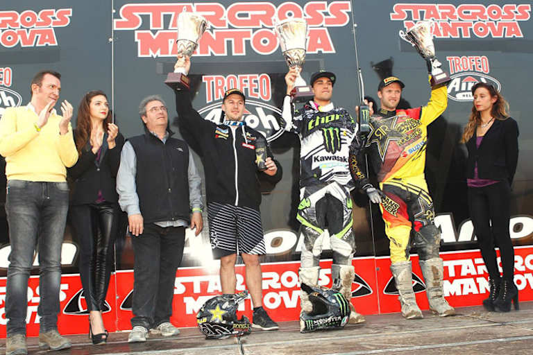 MXGP-Vertreter unter sich: MX1-Tagespodest mit Sieger Gautier Paulin (M.), Clément Desalle (li.) und Kevin Strijbos