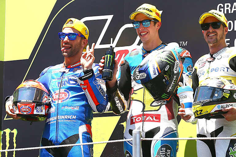 Auf dem Podest: Simone Corsi, Mika Kallio und Tito Rabat