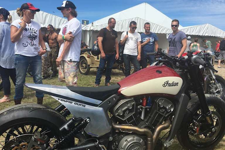 Poensgen und Heer mit Miracle Mike: 185 PS, 197 kg und eine Fahrerin, die sich traut, Gas zu geben