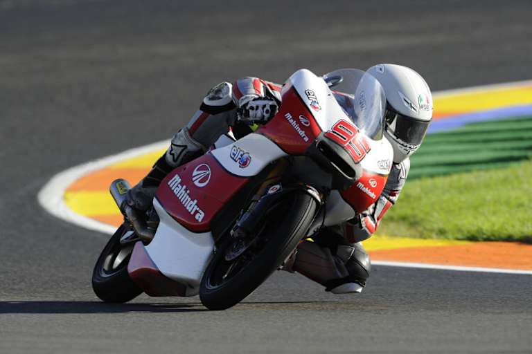 Mira Popov 2012 beim Valencia-GP auf einer Mahindra