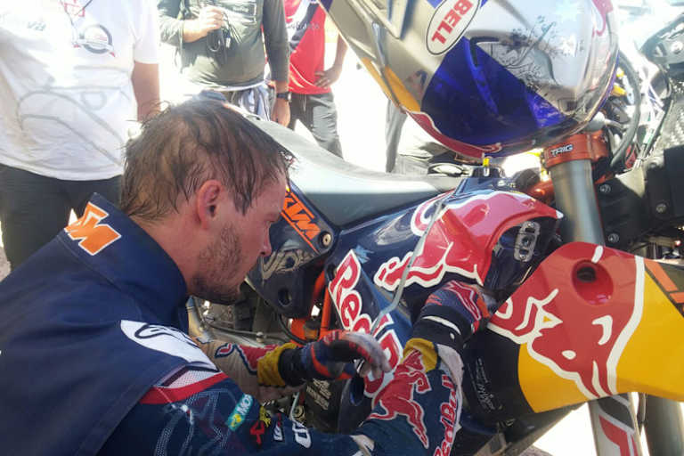 Erschöpft bei 45 Grad, aber jetzt klar voran: Toby Price (KTM)