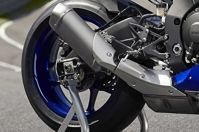 Vier Katalysatoren verstecken sich in der neuen Auspuffanlage und senken die Abgas- und Lärmwerte auf Euro 5-Level