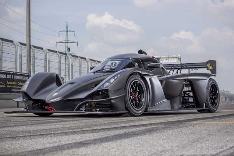 Gebaut werden die R1 am Slovakia Ring