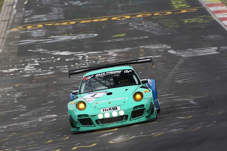 Sticht aus der Masse heraus, der Falken-Motorsports Porsche 911 GT3 R