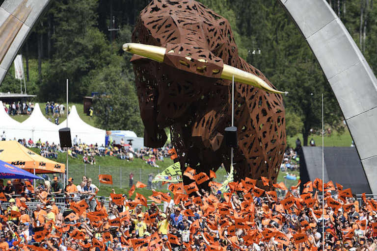 Gute Stimmung inklusive: Die KTM-Fans sorgen für eine ganz besondere Atmosphäre