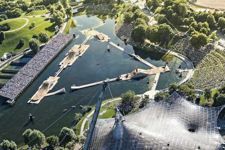 Erstmals fuhren die X-Fighters über Wasser