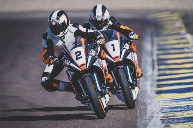 Die KTM RC 390 bringt es auf 44 PS