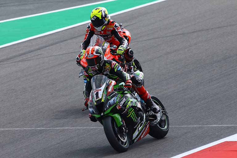 Jonathan Rea (1) hat in Alvaro Bautista (19) einen starken Gegner bekommen