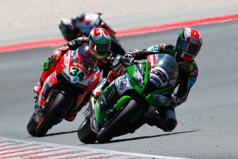 Jonathan Rea vor Davide Giugliano