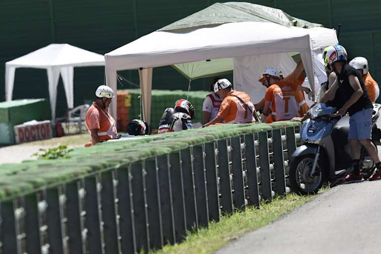 Nach dem Crash von Chaz Davies: Johnny Rea erkundigt sich nach dem Befinden von Davies