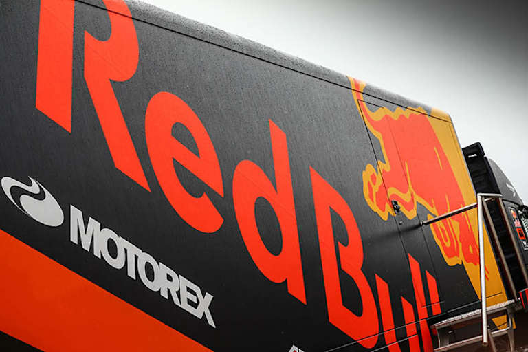 Am Dienstag wagten sich bei Regen und niedrigen Temperaturen nur vier Fahrer auf die Strecke von Valencia