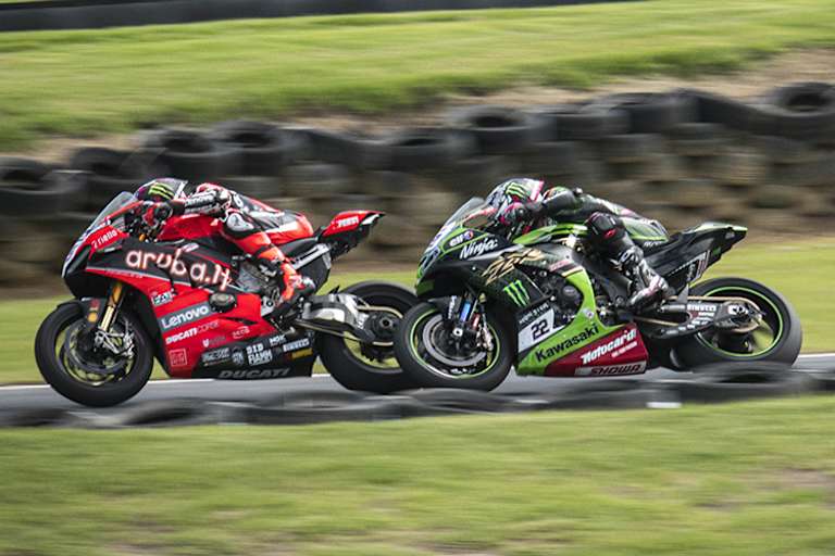 Scott Redding (li.) gegen Jonathan Rea