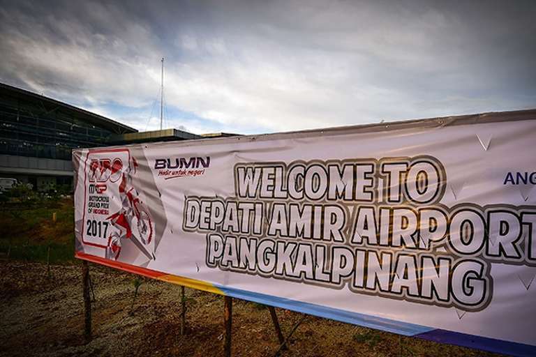 In Indonesien setzt anhaltender Regen die Strecke unter Wasser