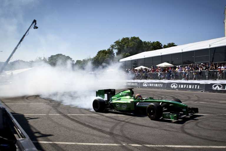 Zweiter Russland-Auftritt von Robin Frijns im Caterham-Renner: Der Niederländer war vor seiner Demofahrt in Moskau schon in Kazan im F1-Auto unterwegs