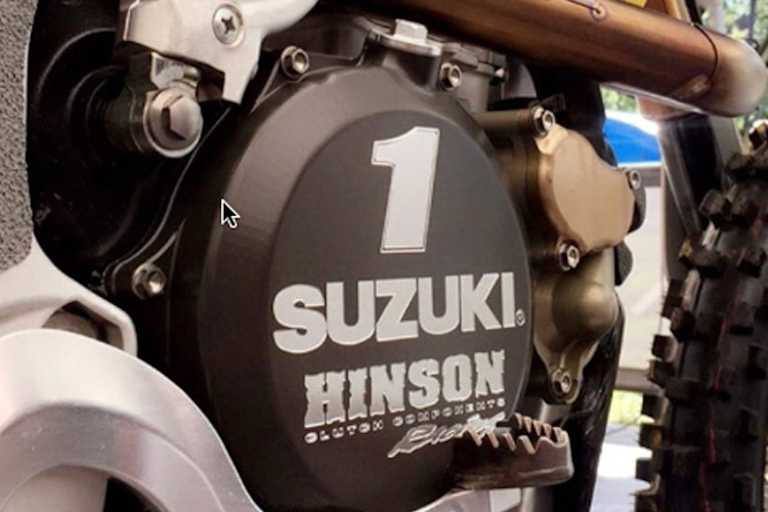 Für das letzte Rennen wurde die Startnummer 1 des Champions ins Kupplungsgehäuse eingraviert