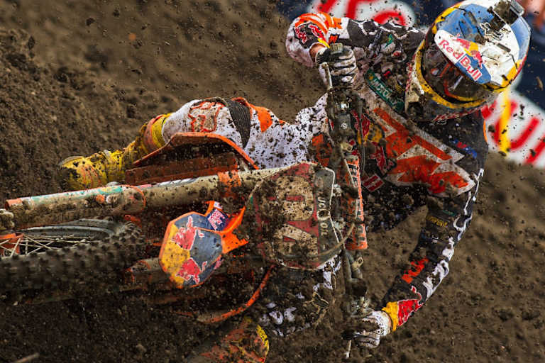 Ken Roczen musste sich von Rang 6 nach vorn arbeiten und verfehlte am Ende knapp den Laufsieg