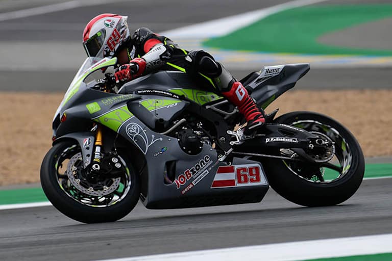 Sieger Peter Rohr auf der R1-Yamaha