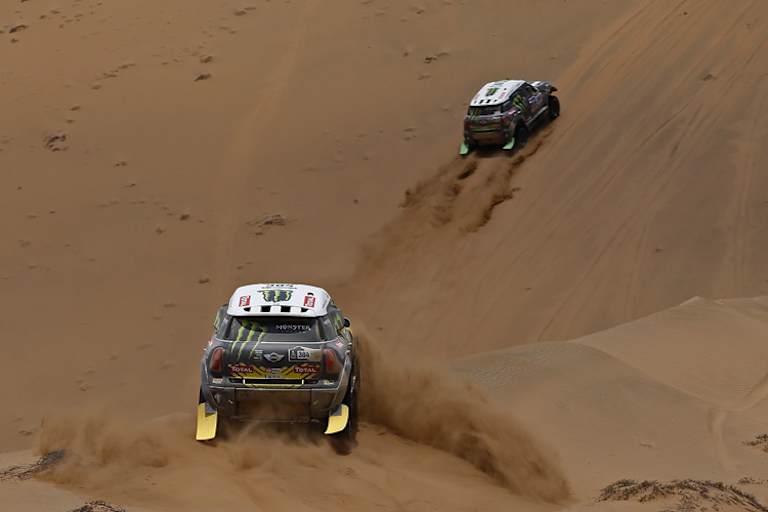 Vermeintliches Duell um den Dakar-Sieg: Nani Roma jagt Teamkollege Peterhansel