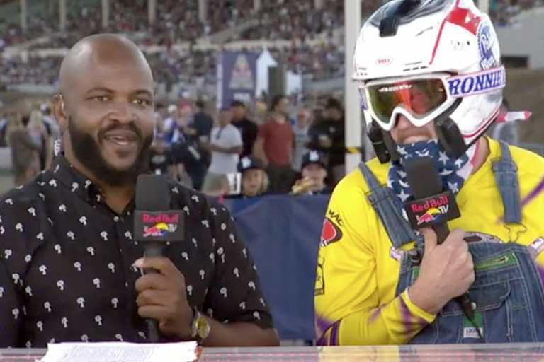 Kultfigur 'Ronnie Mac', der sein Gesicht niemals zeigt, durfte nicht starten