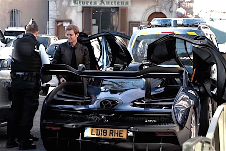 Nico Rosberg wird kontrolliert