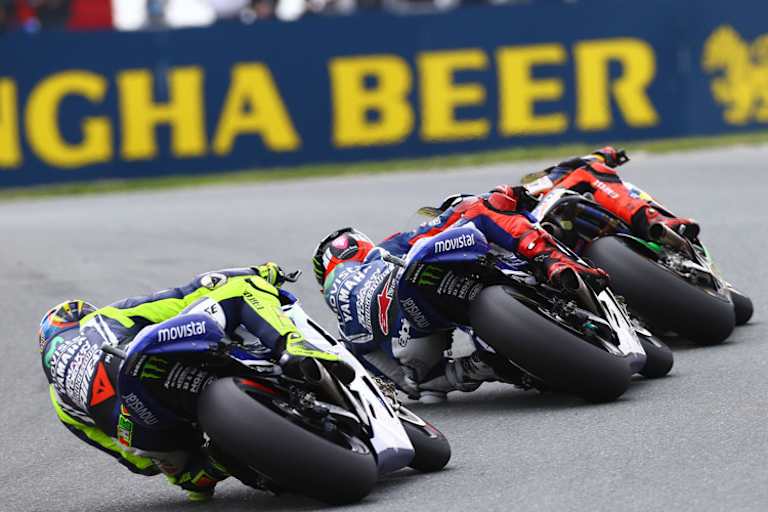 Sachsenring-GP: Stefan Bradl vor Jorge Lorenzo und Valentino Rossi