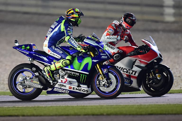 Auslaufrunde: Andrea Dovizioso gratuliert Sieger Rossi