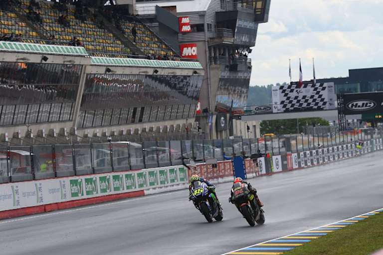 Zwei Yamaha in Le Mans: Rossi (links) gegen Folger