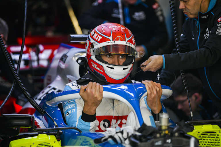 Russell beobachtet in Abu Dhabi die Arbeit von Kubica