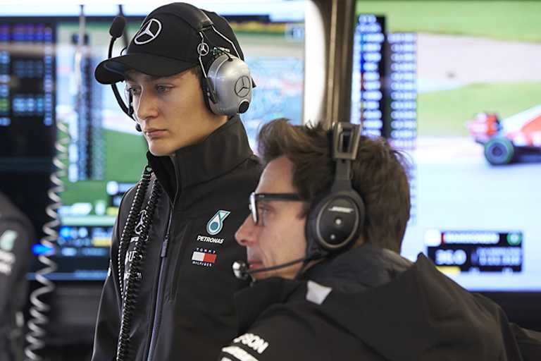 George Russell mit Mercedes-Teamchef Toto Wolff